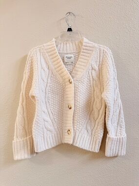 Abercrombie cream chunky cardigan